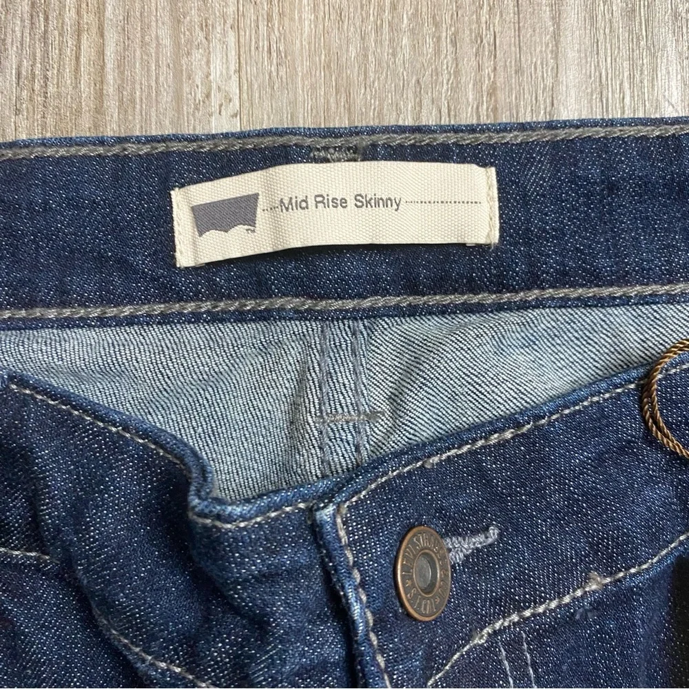 Levi Strauss W’s Classic Mid-Rise Skinny Dark Denim Blue Jeans Plus-Sz 16 NWT🔥